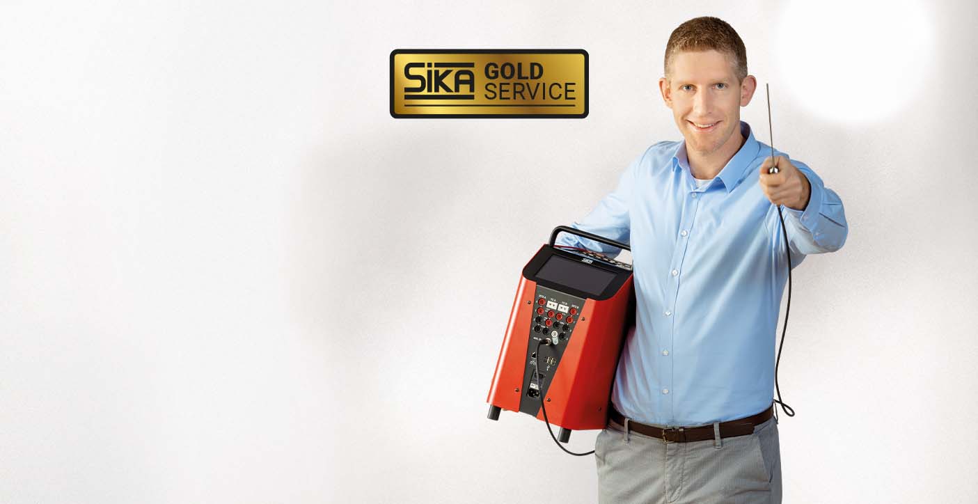 Man holding a temperature calibrator to promote the SIKA Gold Service